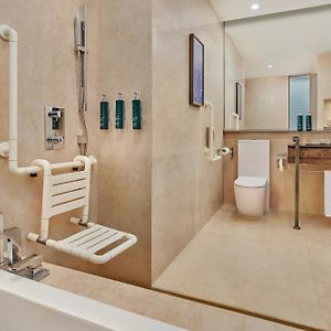 Deluxe King Room Accessible